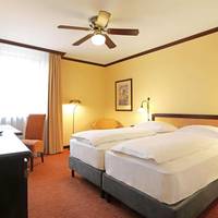 Classic Room with 1 Double Bed and 1 Single Bed