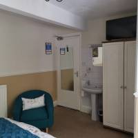 Family Room (3 Adults)