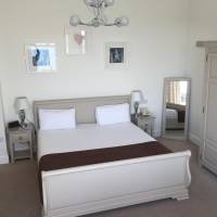 King Room with Balcony - No Dogs