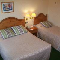 Family Room (2 Adults + 1 Child)