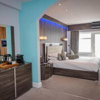 Suite with Balcony & Sea View