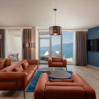 Three-Bedroom Villa Apartment with Sea View