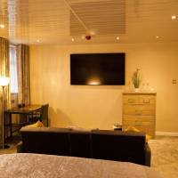 Deluxe King Suite