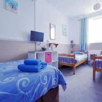 Family Room with Shared Bathroom (2 Adults + 2 Children)