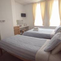 Family Room (3 Adults)