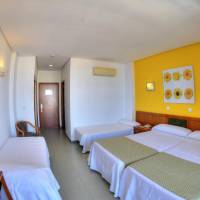 Deluxe Double Room with Two Extra Beds (2 Adults+2 Children).