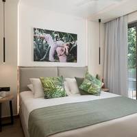 Superior One-Bedroom Apartment
