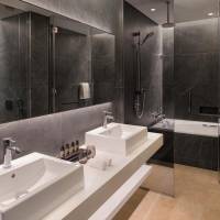 King Corner Suite with Balcony with Theme Park Access 