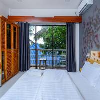 Deluxe Double Room with Side Sea View