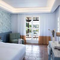 Bungalow with Pool View