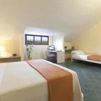 Трехместный
