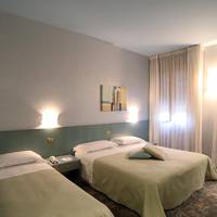 Трехместный