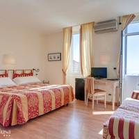 Трехместный