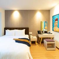 Grand Deluxe Queen City View with Rooftop Pool