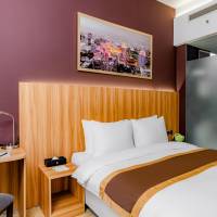 Deluxe Queen River View with Free Minibar