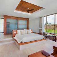 Four-Bedroom Villa with Golf View