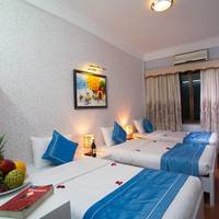 Triple Room with internal window