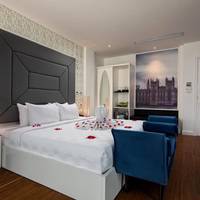 Suite with Lake View