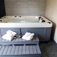 Suite with Hot Tub