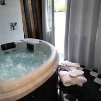 Suite with Hot Tub