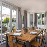 Deluxe Apartment with Garden