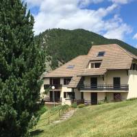Apartment with Mountain View