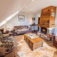 Four-Bedroom Apartment with Mountain View (10 Adults)