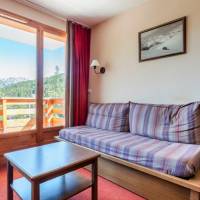 Select One-Bedroom Apartment (5 People)