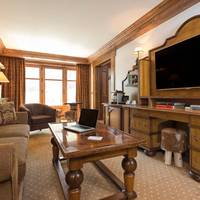 Deluxe Family Suite (2 Adults + 2 Children)