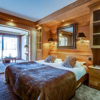 Classic Double Room - Living room & Mountain View
