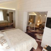 Family Two-Bedroom Suite with Mountain View
