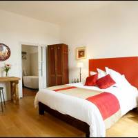 Deluxe Double Room with Bath and Shower and Garden View 