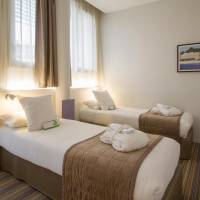 One-Bedroom Apartment with Twin Beds and Lounge Area with Sofa Bed