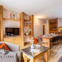 Three-Bedroom Duplex Apartment (5-7 Persons)