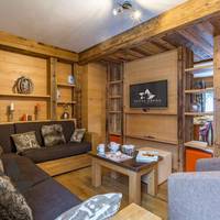 Four-Bedroom Duplex Apartment (8-10 Persons)