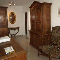 5 Bedrooms Apartment