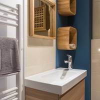 Apartment with Shower