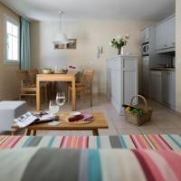 Standard One-Bedroom Apartment (4-5 People)