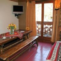 Three-Bedroom Apartment with Alcove