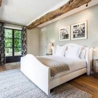 Queen Suite with Pool View