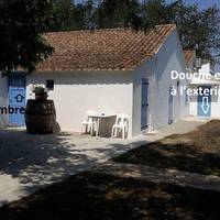 Basic Triple Room with External Shared Bathroom