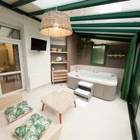 Apartment with Jacuzzi (2 Adults)