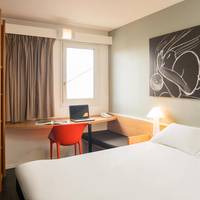Standard Room with 1 double bed and 1 single bed