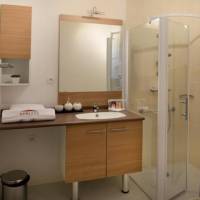 Apartment with Shower