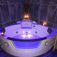 Two-Bedroom Apartment with balneotherapy bathtub