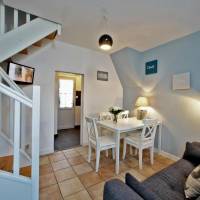 House (3 Adults)