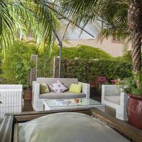 One-Bedroom Apartment with Sea View (4 Adults)