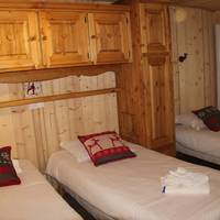 Трехместный