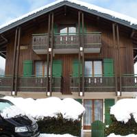 One Bedroom Apartment with Mountain View