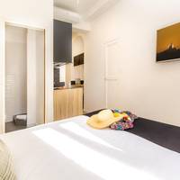 One-Bedroom Apartment with Courtyard View 